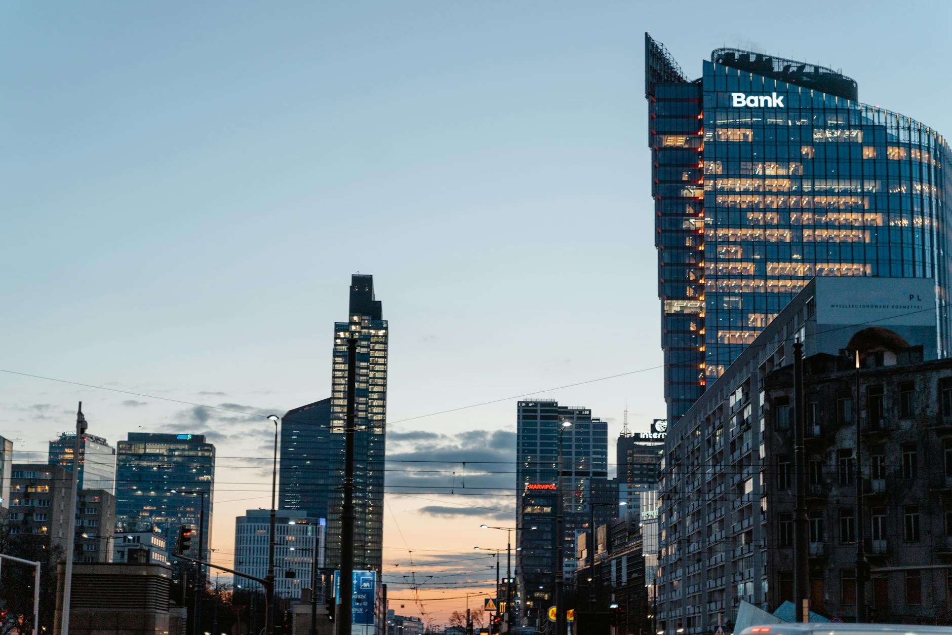 Kalkulator marży kredytowej — porównaj oferty banków 2026 - Kredytowy-kalkulator.com